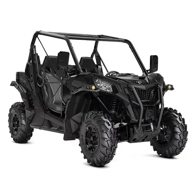 Svart Can-Am Maverick Trail 700 2025 DPS firehjulssykkel med store offroad-dekk