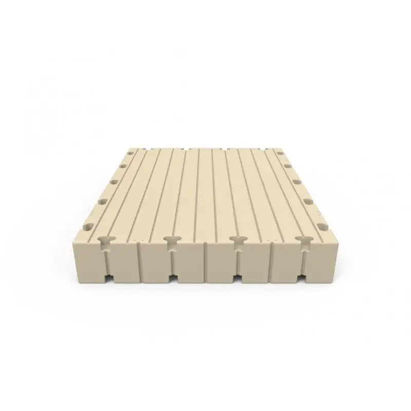 Beige plattform med sammenkoblet slats i produktet 2,5M X 2M BRYGGEELEMENT