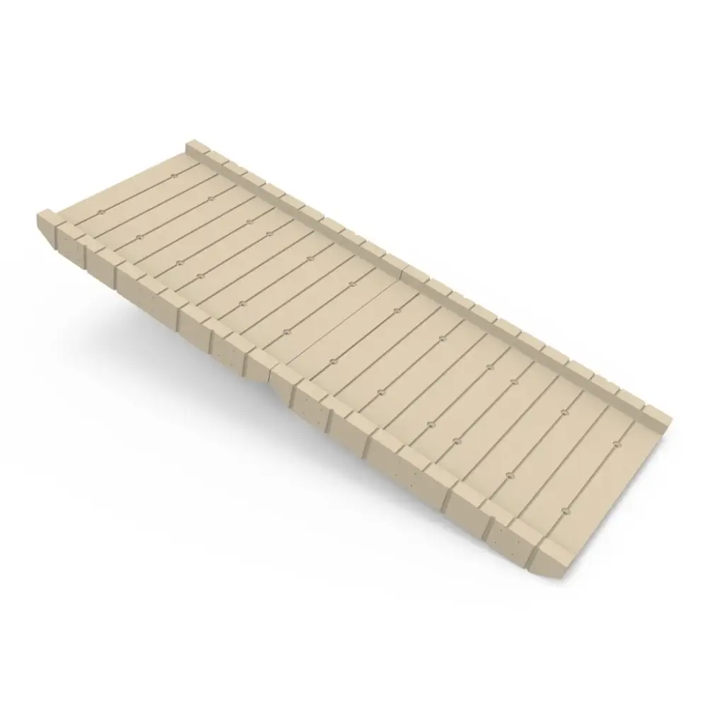 Landgang 3m beige treslått rampe med buede kanter og glatt finish