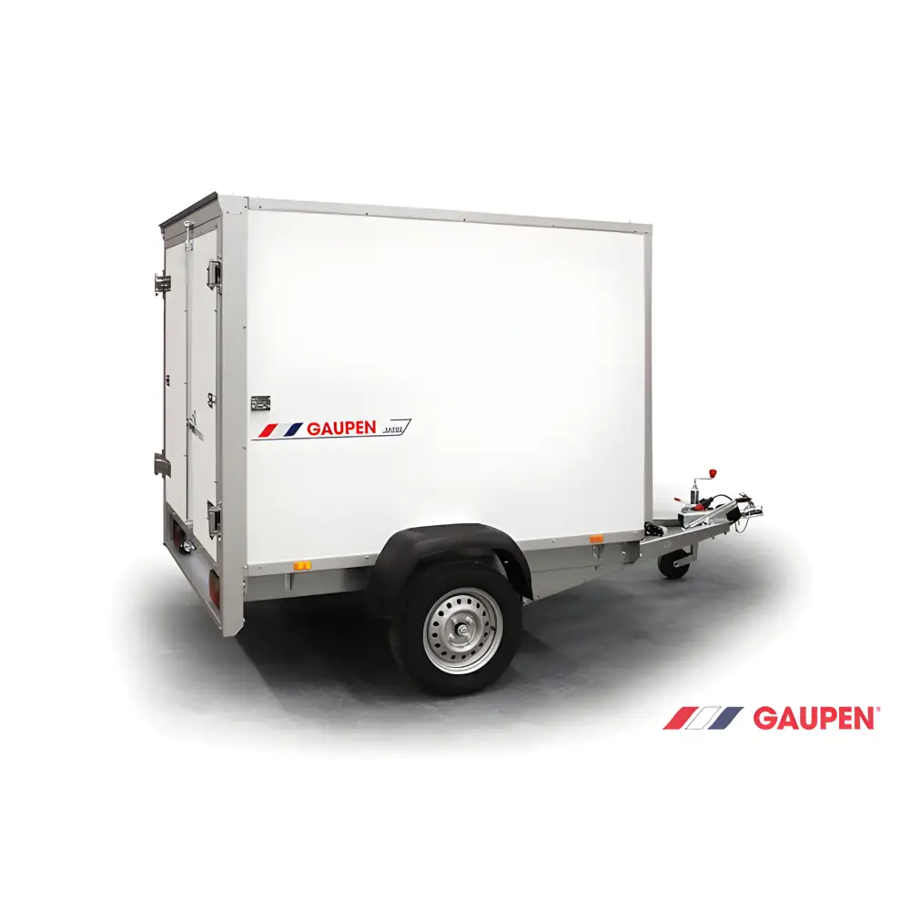 Hvit lukket frakttrailer med Gaupen-logo, modell Gaupen A1320F