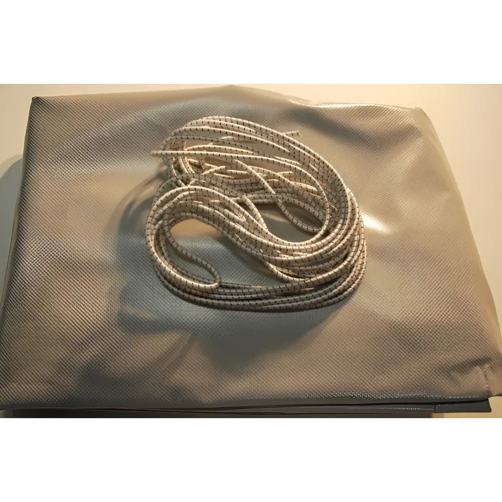 Coiled metallic rope on gray fabric for Gaupen henger deler tilhengere