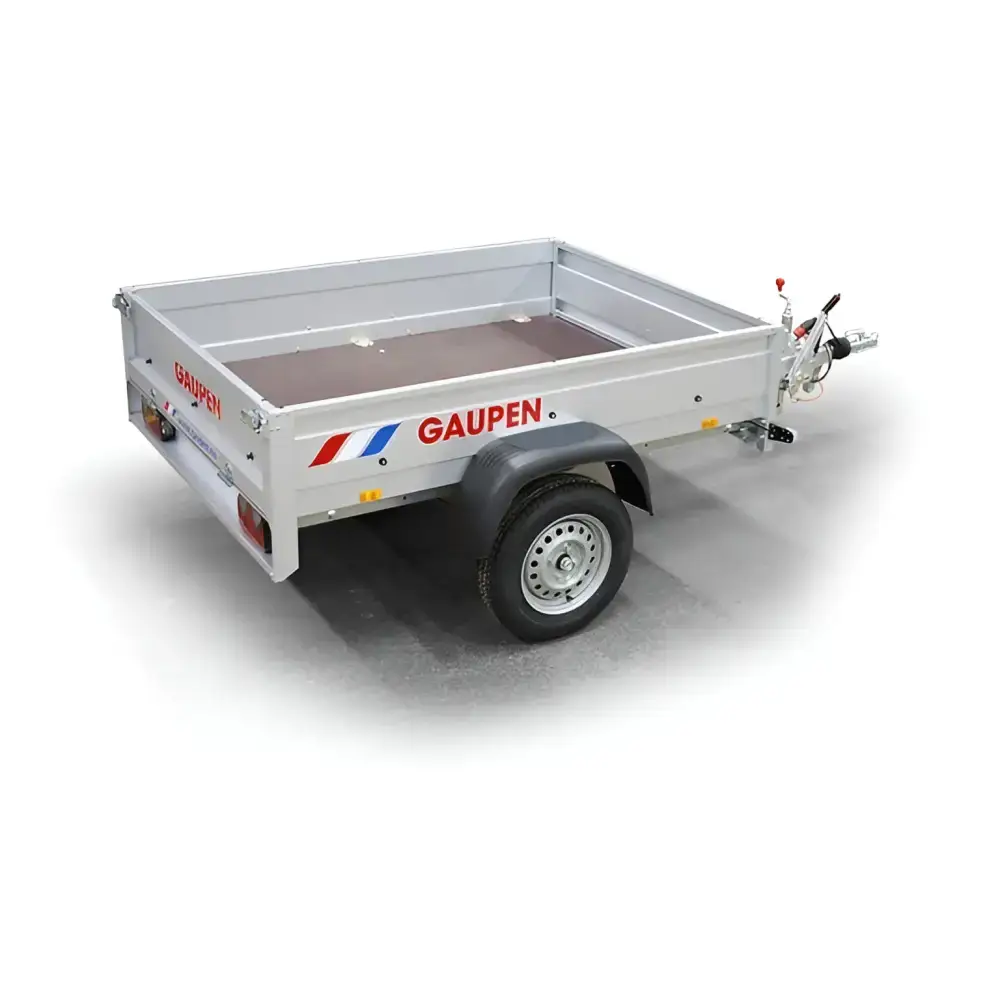 Single-axle Gaupen varehenger with metal sides, branded for durability and utility