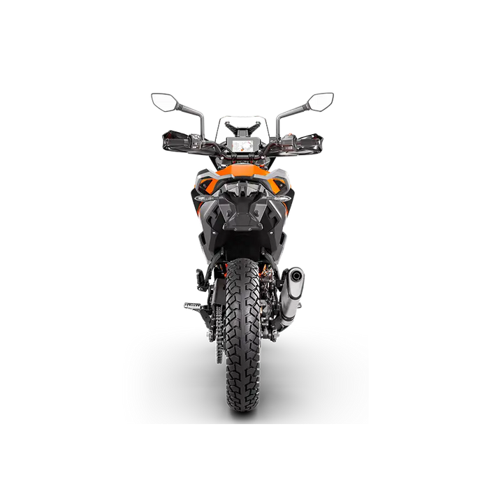 Orange og svart eventyrmotorsykkel fotografert bakfra, 2024 KTM 390 ADVENTURE SW