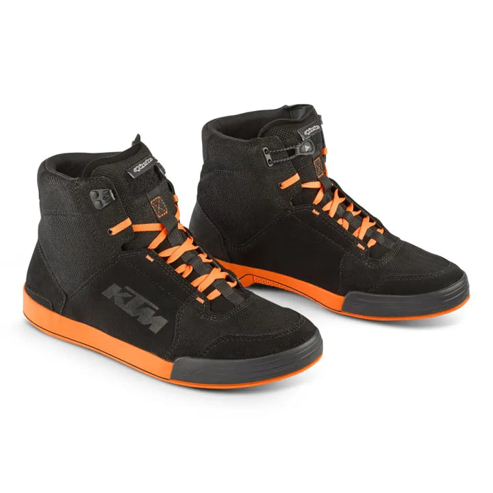 Svart og oransje høy-top sneakers fra KTM CHRM SHOES BLK/ORANGE