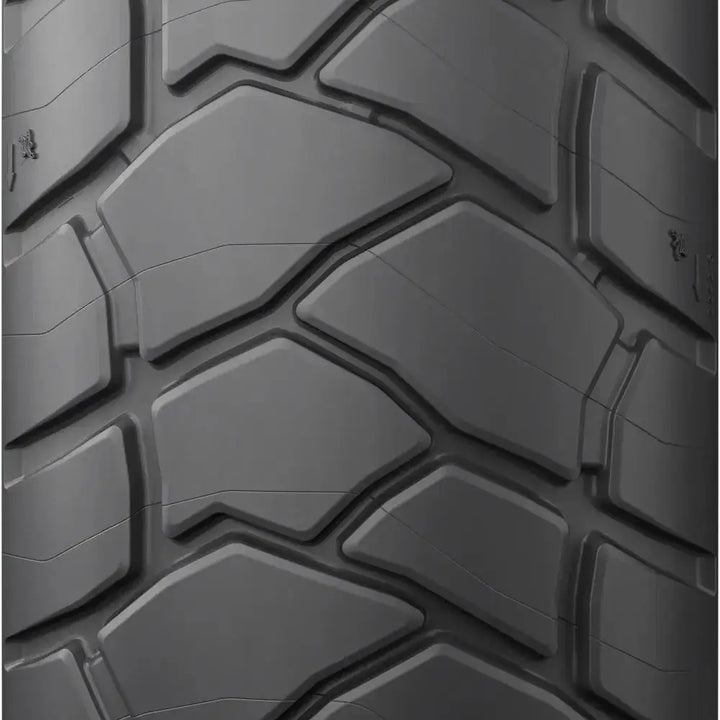 Svart gummidekk med aggressivt mønster for Michelin Anakee Adventure motorsykkel