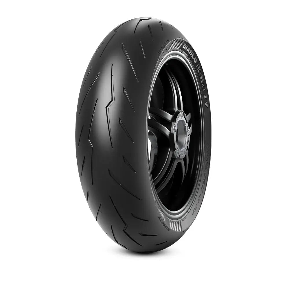 Svart Pirelli Diablo Rosso IV-dekksett med aggressivt mønster (120/70-17 + 190/55-17)