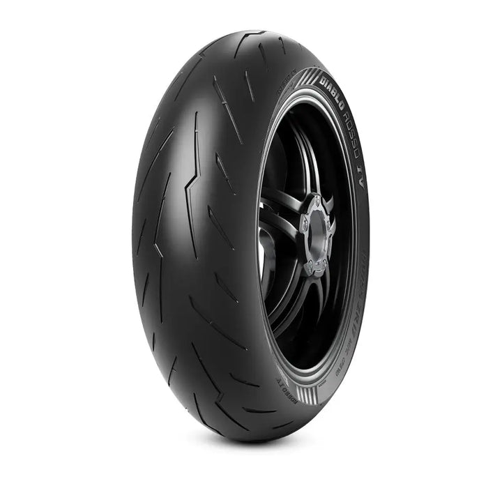 Svart Pirelli Diablo Rosso IV-dekksett med aggressivt mønster (120/70-17 + 190/55-17)