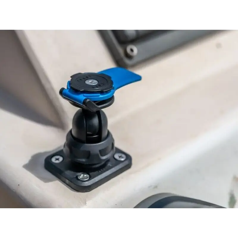 Sort svart og blå justerbar monter for enheten på Quad Lock 360 Single Pivot Arm