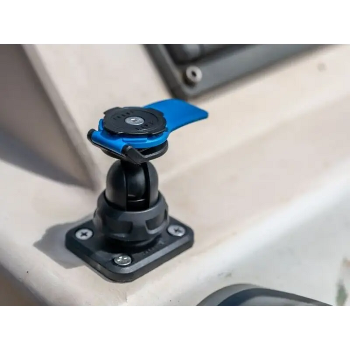 Sort svart og blå justerbar monter for enheten på Quad Lock 360 Single Pivot Arm