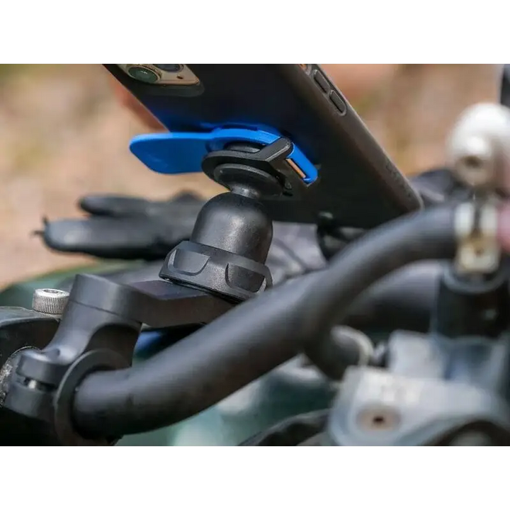 Black motorsykkelhåndtak med telefonholder og blå hurtigutløser for Quad Lock 360