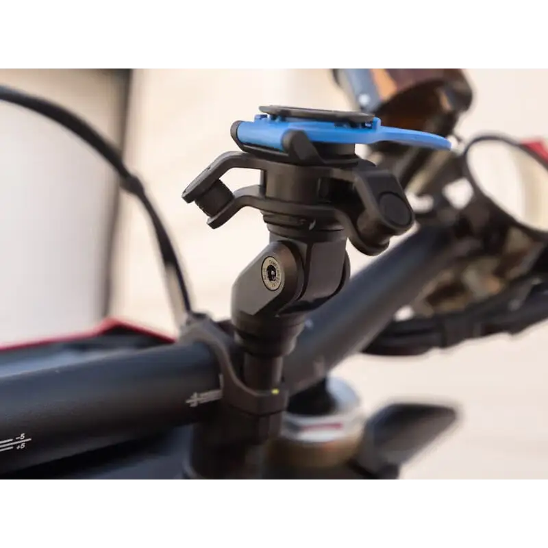 Black sykkeltelefonfeste med blå topp, del av Quad Lock Anti-Theft Screw Kit