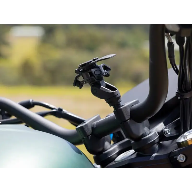Svart motorsykkelstyringsmonteringsholder for telefon fra Quad Lock Handlebar Clamp Mount Pro