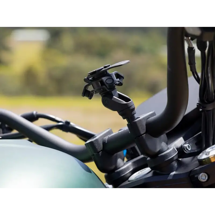 Svart motorsykkelstyringsmonteringsholder for telefon fra Quad Lock Handlebar Clamp Mount Pro