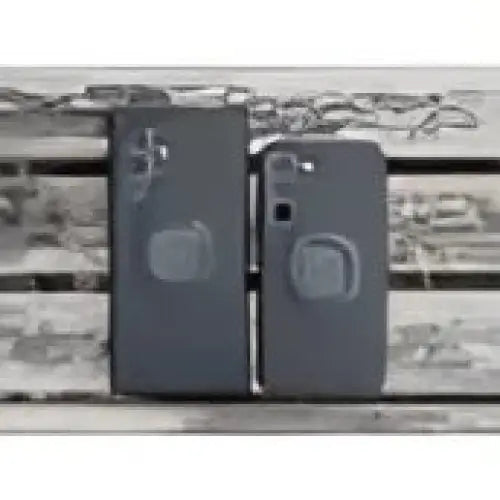 To mobilholder med to mørke telefonetuier med runde pop sockets for Quad Lock