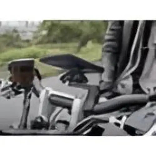 Sølv og svart motorsykkel med tablet montert på styret, Quad Lock Vibrasjonsdemper