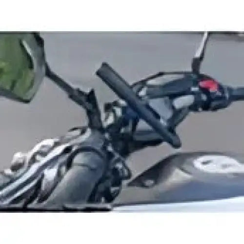 Sort svart motorsykkelstyring med tank og kontrollere for Quad Lock Vibrasjonsdemper