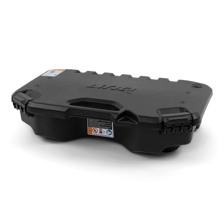 Svart pelikan hardcase med oransje etikett og logo i LinQ Modulboks 10L