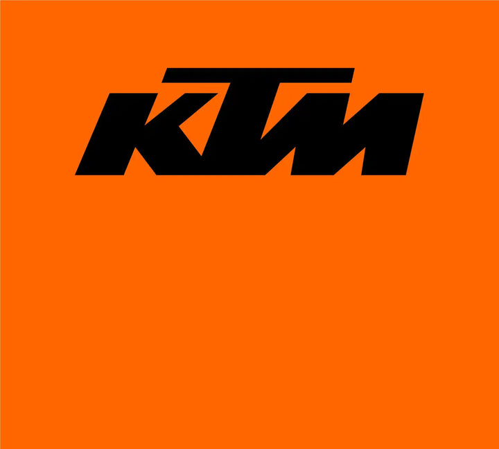 Svart KTM-logo på en oransje bakgrunn.