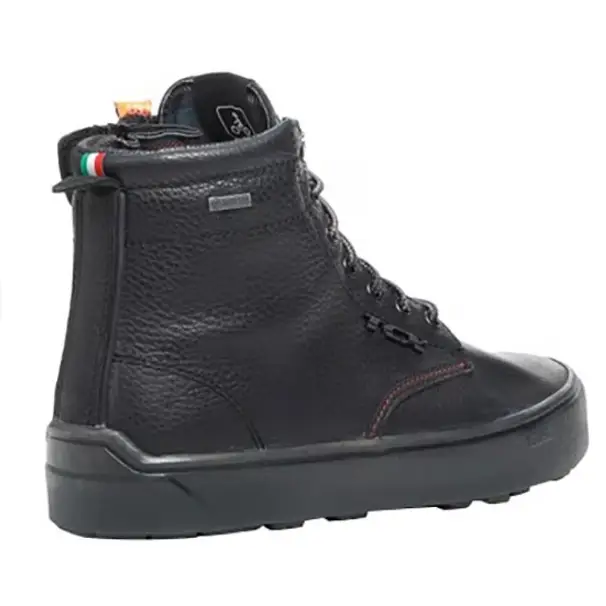 Svart lær high-top sneaker med tykk såle fra Nydesignede TCX Dartwood GORE-TEX®