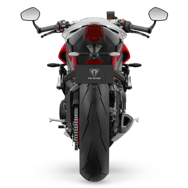 Sølv og rød Triumph Street Triple RX 2026 med Pirelli Diablo Supercorsa-dekk