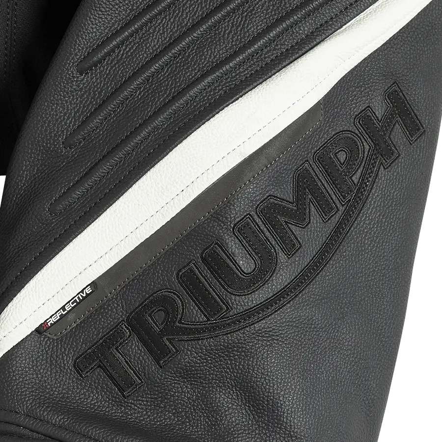 Svart lærermotorsykkeljakke med hvite striper og embossede Triumph-logoen