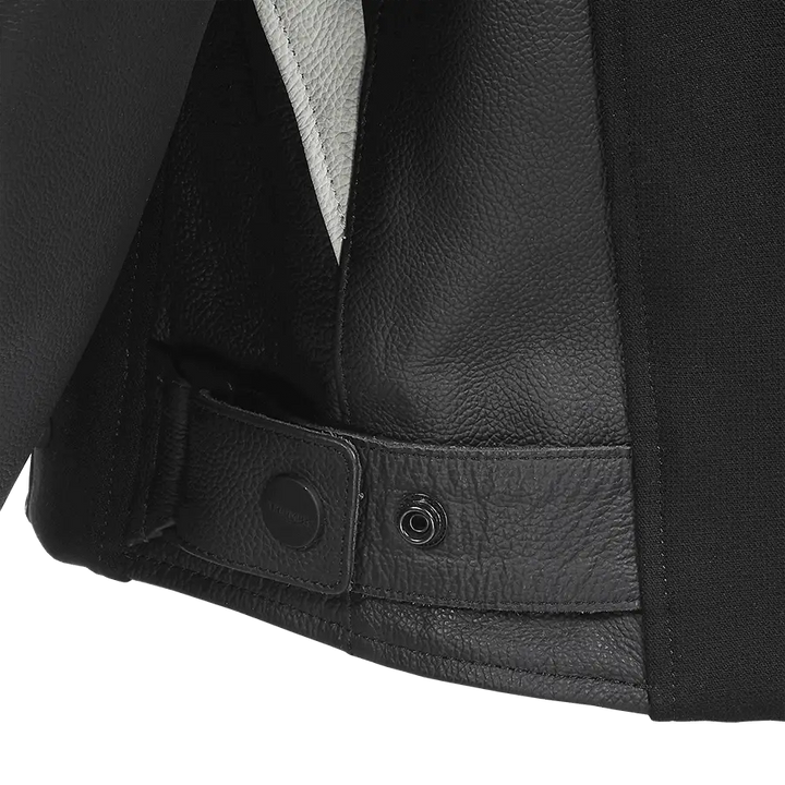 Sort svart skinnjakke med snap-lukking fra TRIPLE LEATHERJACKET